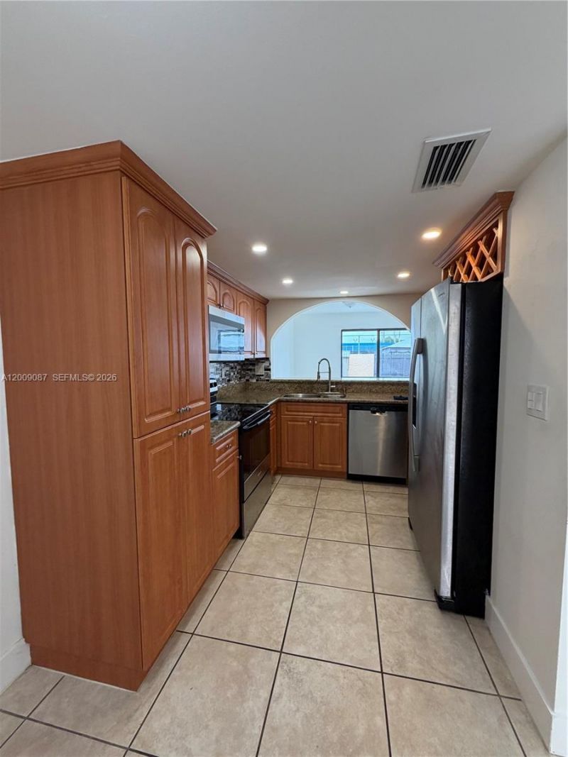 857 W 41st St , Unit 58, Hialeah, FL 33012 Photo