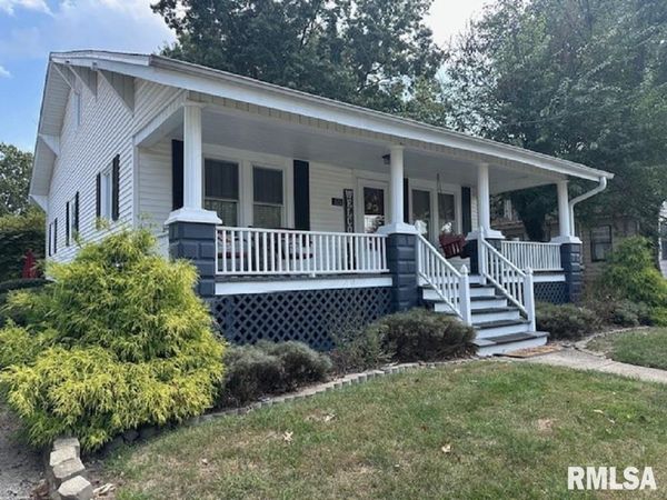 526 N CHEROKEE Street, Taylorville, IL 62568