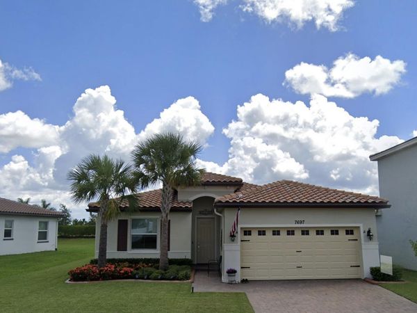 7697 NW Greenbank Circle, Port St. Lucie, FL 34987
