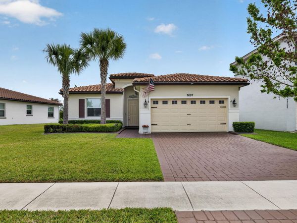 7697 NW Greenbank Circle, Port St. Lucie, FL 34987