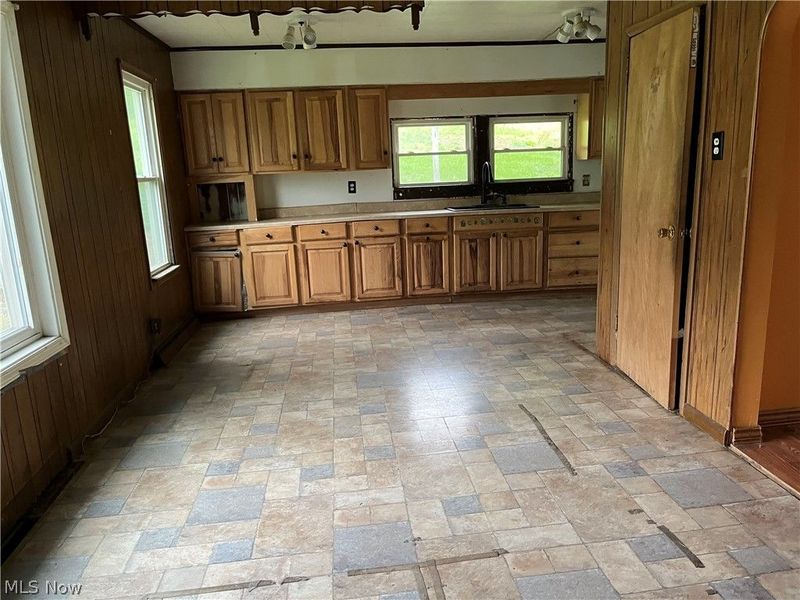 686 Township Road 223, Richmond, OH 43944 Photo 3
