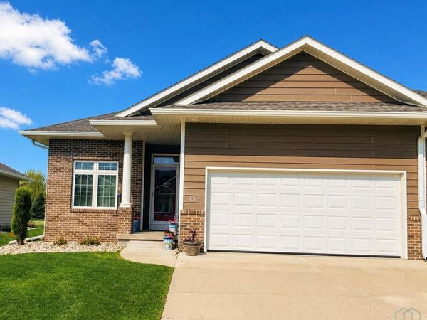 152 BROOKLINE TRL, Dakota Dunes, SD 57049