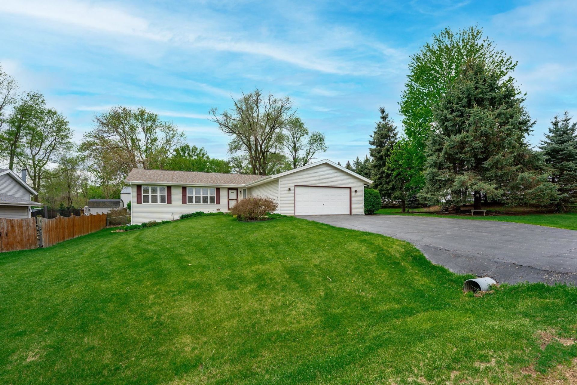 988 Thickett Trail, Roscoe, IL 61073 Main Photo