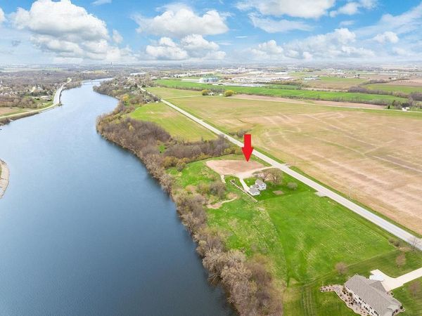 4351 LOST DAUPHIN ROAD, De Pere, WI 54115