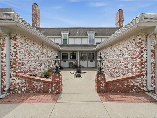 7709 W 102nd Street, Overland Park, KS 66212