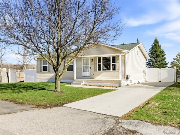 600 Applegate Drive, Marysville, MI 48040