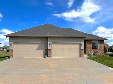 1240 N 97th Street, Lincoln, NE 68505