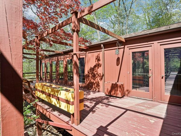 59 Shad Road W, Pound Ridge, NY 10576