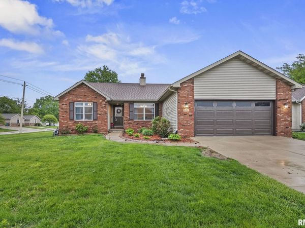 801 E SPRUCE Street, Chatham, IL 62629