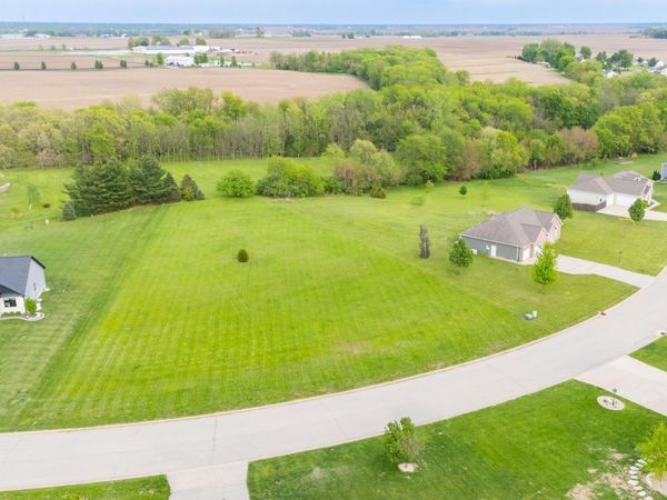 116 Lost Creek Court, Pekin, IL 61554