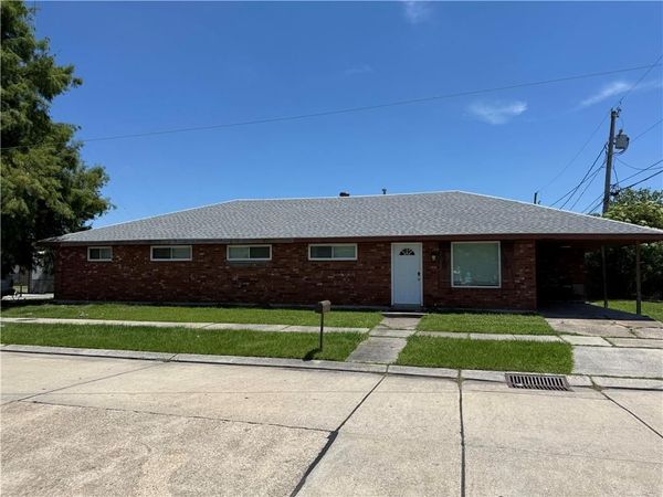 400 E LIBERAUX LAPLACE Street, Chalmette, LA 70043