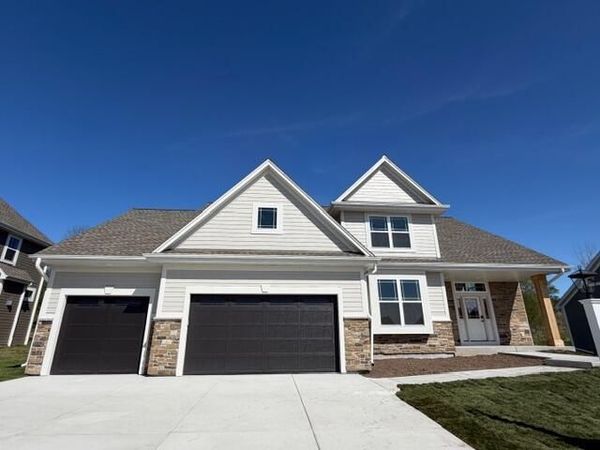 1344 Mohican TRAIL, Waukesha, WI 53189