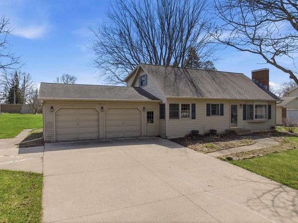 810 W LAIRD STREET, Marshfield, WI 54449