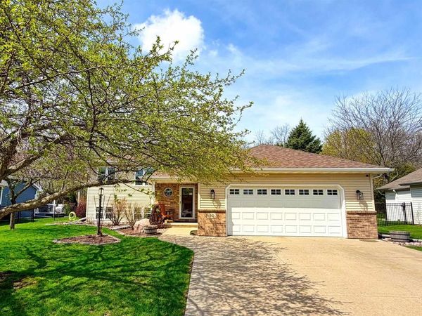 90 ROLLING GREEN CIRCLE, Oshkosh, WI 54904