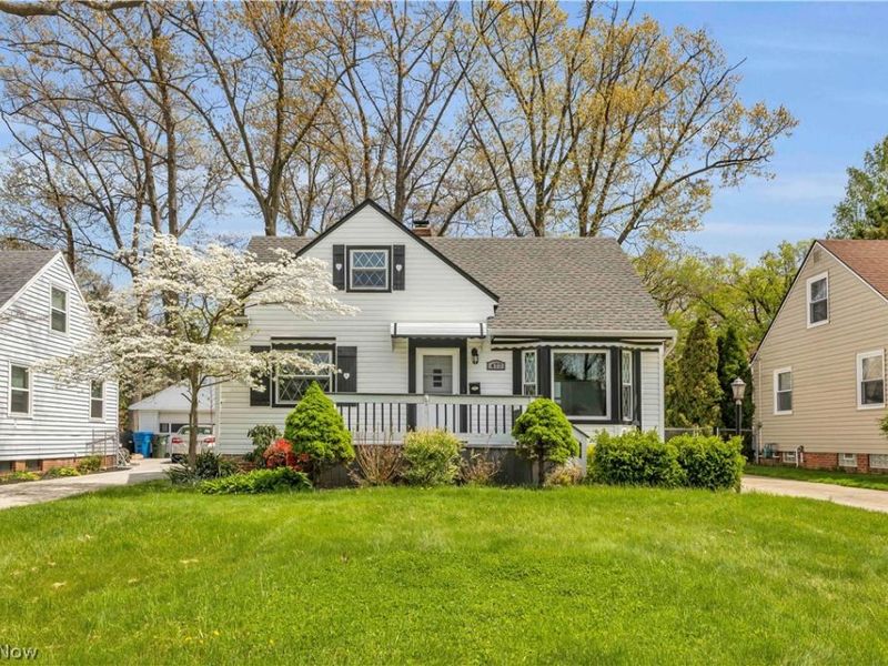 477 Huntmere Drive, Bay Village, OH 44140 Photo 1