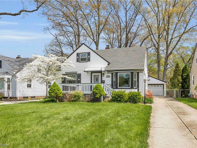 477 Huntmere Drive, Bay Village, OH 44140 Photo 2