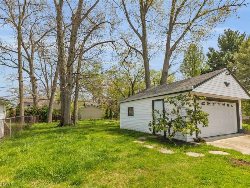 477 Huntmere Drive, Bay Village, OH 44140 Photo 6