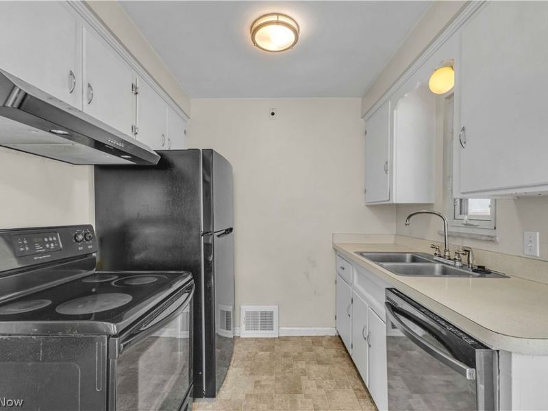 477 Huntmere Drive, Bay Village, OH 44140 Photo 9