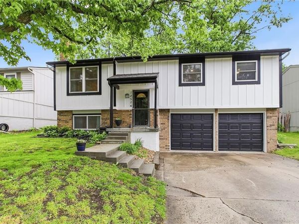 12504 S Summertree Lane, Olathe, KS 66062