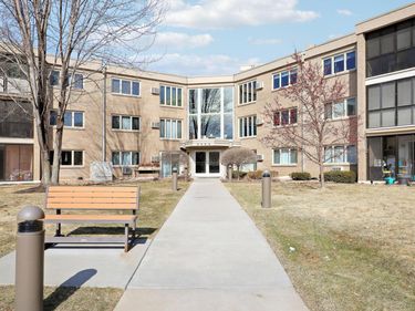 4360 Brookside Court, Unit 218, Edina, MN 55436