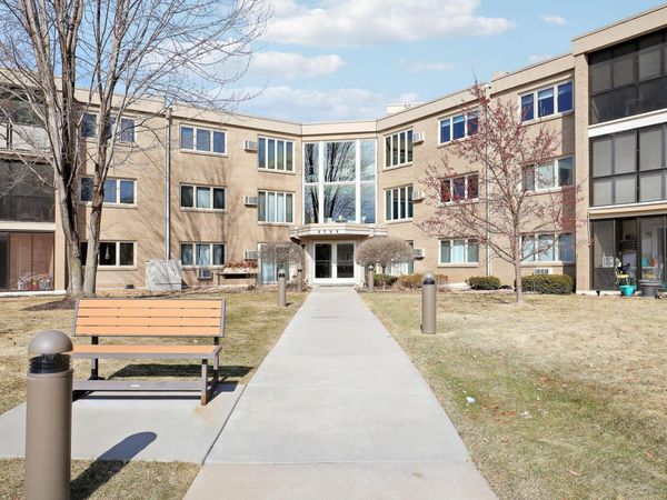 4360 Brookside Court , Unit 218, Edina, MN 55436