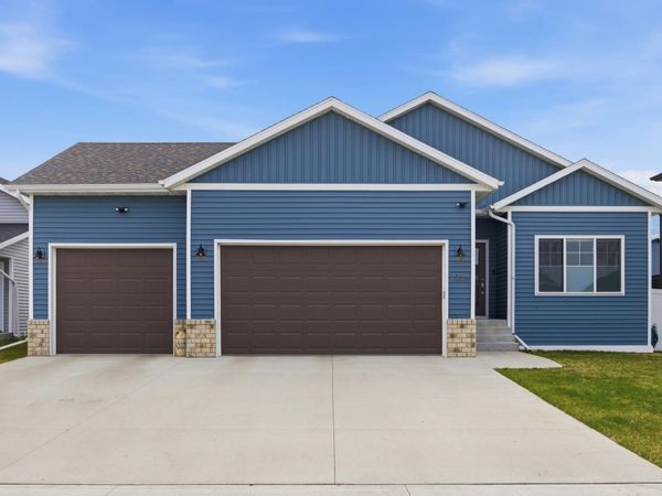 7238 27th Street S, Fargo, ND 58104