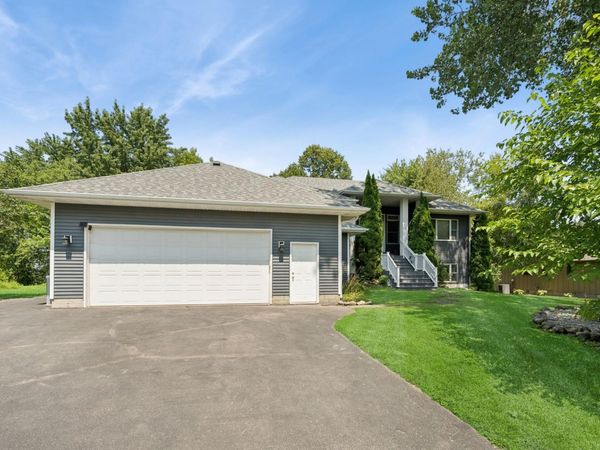 118 S Shannon Drive , Shakopee, MN 55379