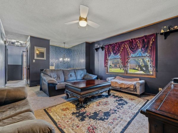 907 4th Street SW, Altoona, IA 50009