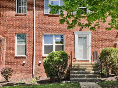 2 FAIRFAX VLG S , HARRISBURG, PA 17112