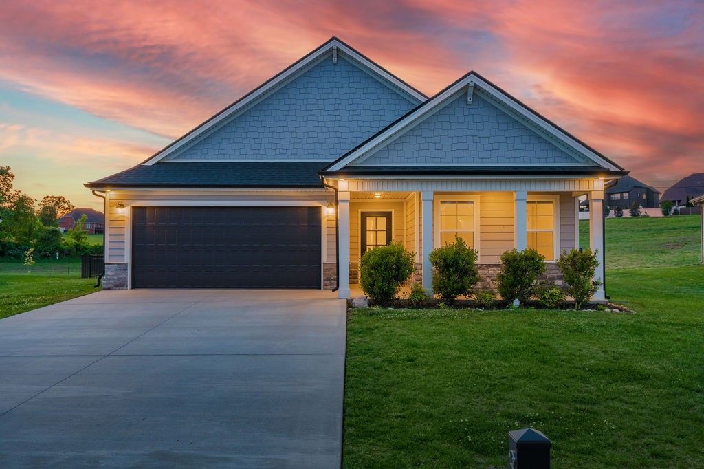 333 Frontier Dr, Clarksville, TN 37043 Main Photo