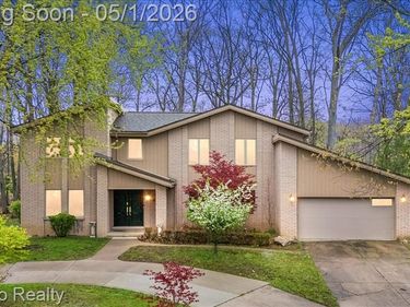 6019 Glen Eagles Drive, West Bloomfield Twp, MI 48323