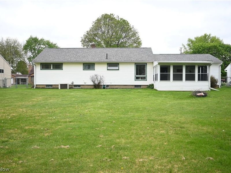 1911 39th Street NE, Canton, OH 44705 Photo 2