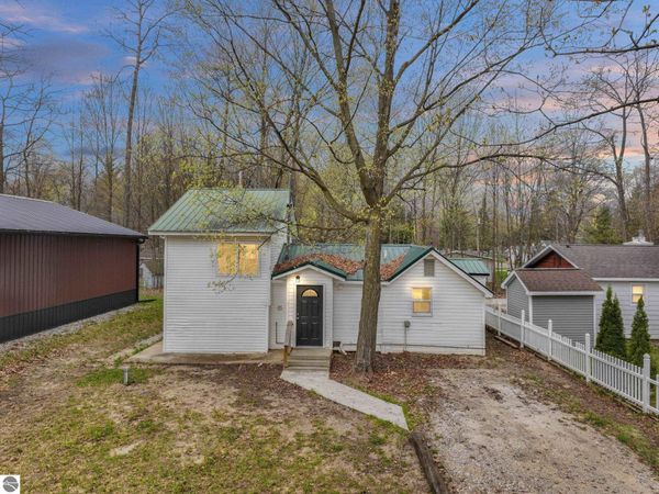 1916 Rose Avenue S, Lake City, MI 49651