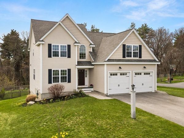 12 Poplar Hill Cir, Merrimac, MA 01860