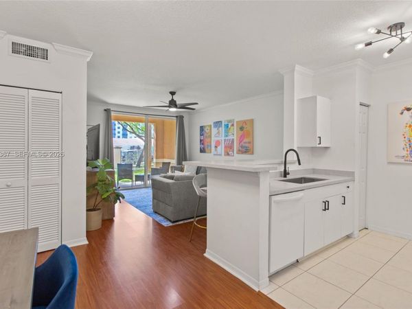 6831 SW 44th St , Unit 101, Miami, FL 33155