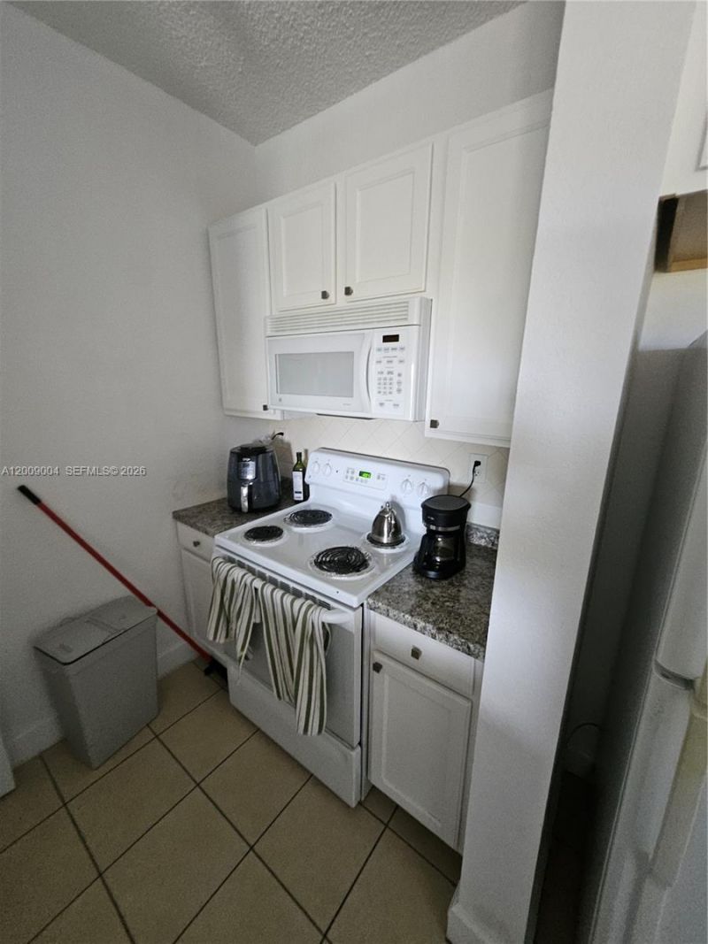 6001 SW 70th St , Unit 655, South Miami, FL 33143 Photo