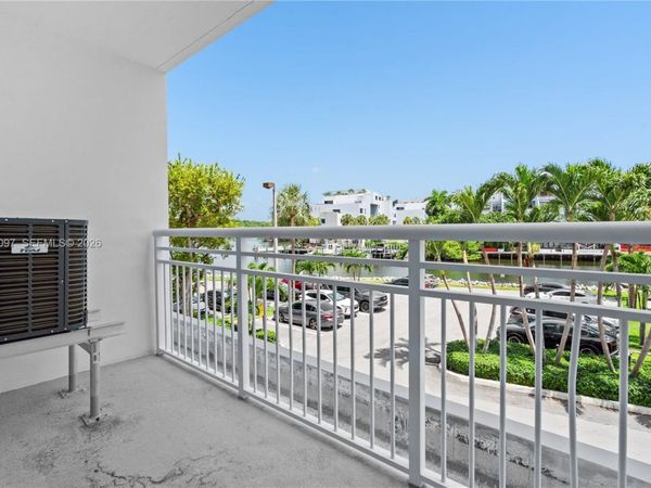 400 Kings Point Dr, Unit 229, Sunny Isles Beach, FL 33160