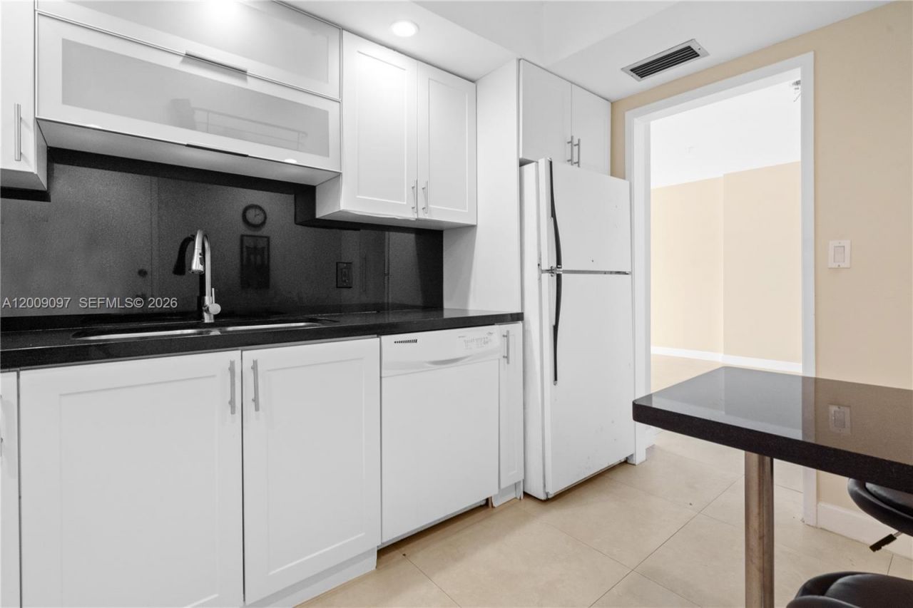 400 Kings Point Dr, Unit 229, Sunny Isles Beach, FL 33160 Photo