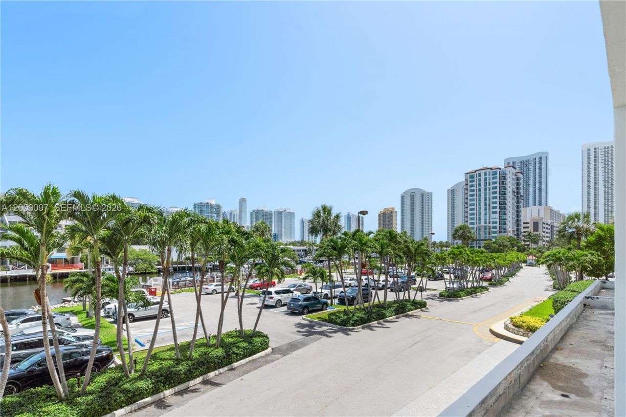 400 Kings Point Dr, Unit 229, Sunny Isles Beach, FL 33160 Photo