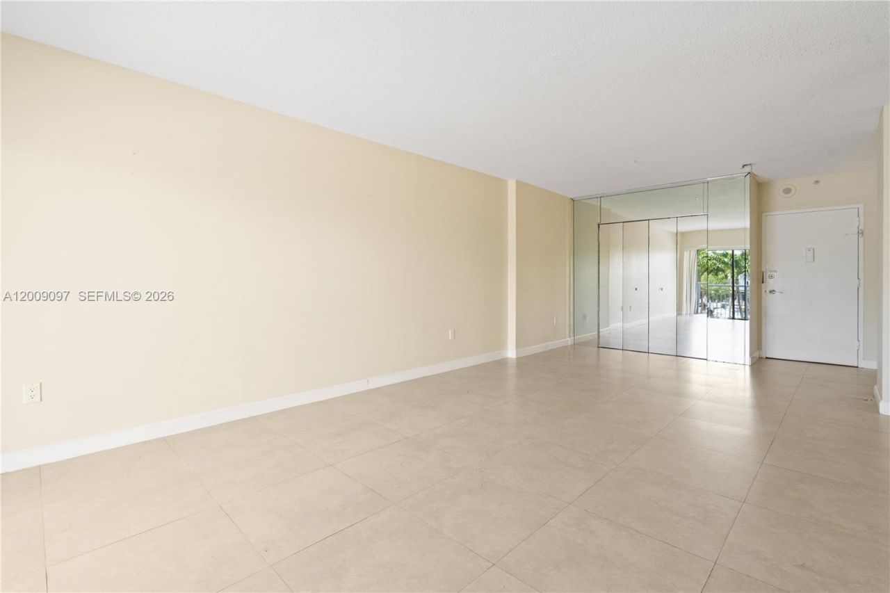 400 Kings Point Dr, Unit 229, Sunny Isles Beach, FL 33160 Photo