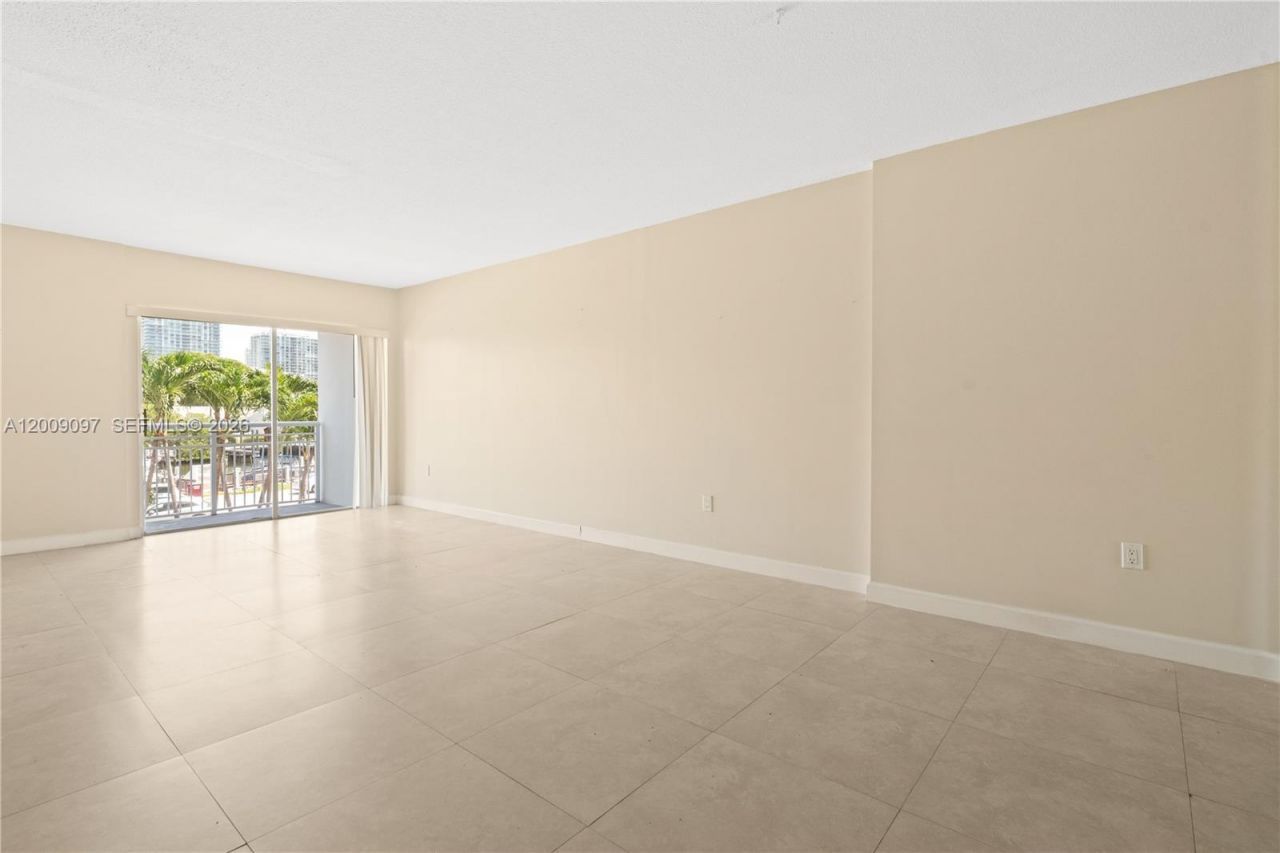 400 Kings Point Dr, Unit 229, Sunny Isles Beach, FL 33160 Photo