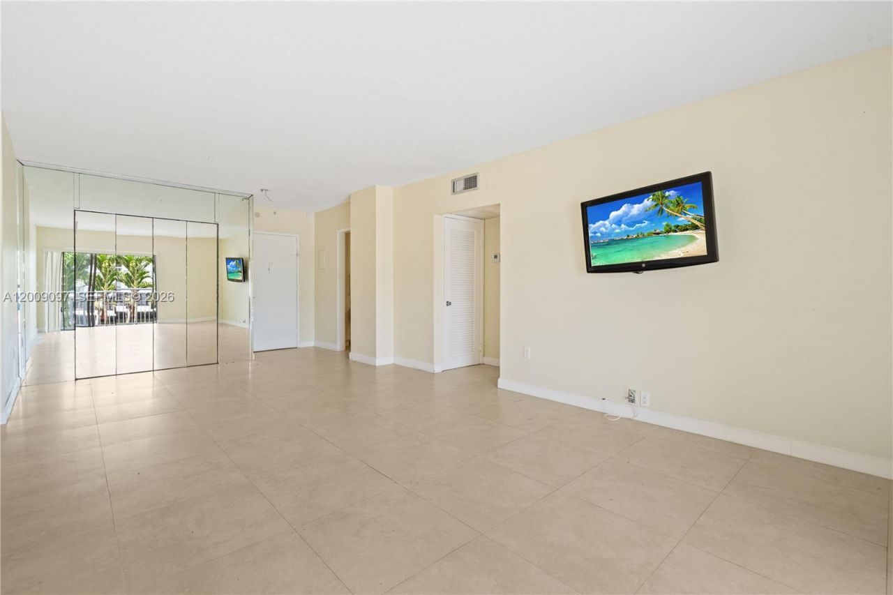 400 Kings Point Dr, Unit 229, Sunny Isles Beach, FL 33160 Photo