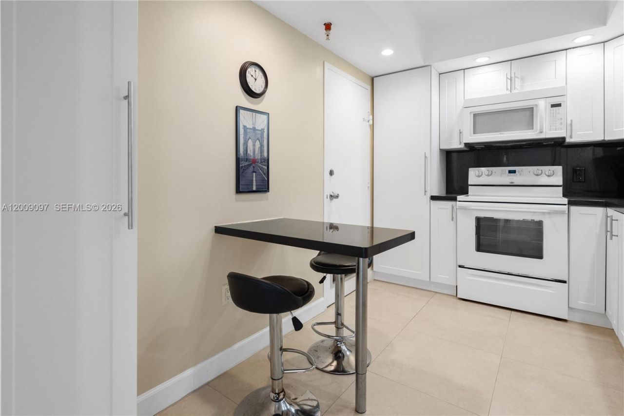 400 Kings Point Dr, Unit 229, Sunny Isles Beach, FL 33160 Photo