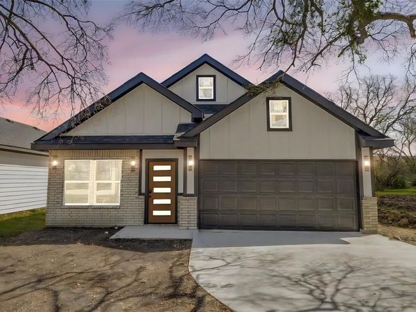 742 Ella Avenue , Dallas, TX 75217