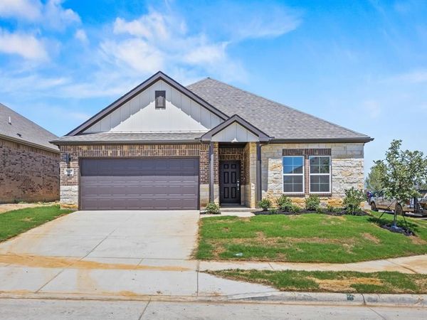 917 Ironwood Drive, Alvarado, TX 76009