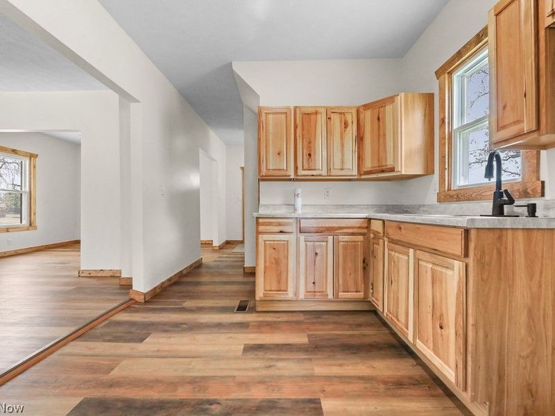 215 E Pennsylvania Avenue, Sebring, OH 44672 Photo 3