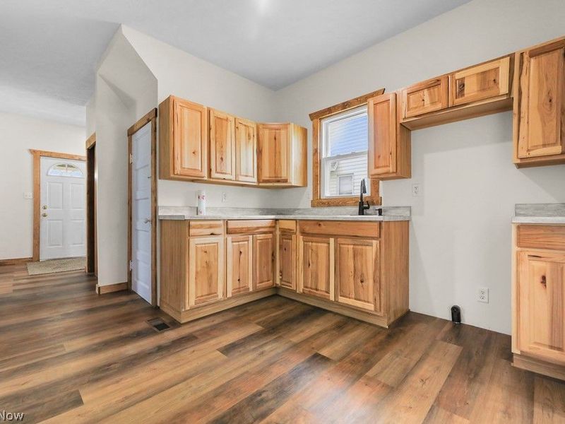 215 E Pennsylvania Avenue, Sebring, OH 44672 Photo 5