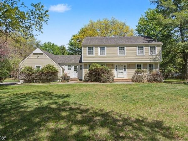 2 Sunset View Rd, Readington, NJ 08822