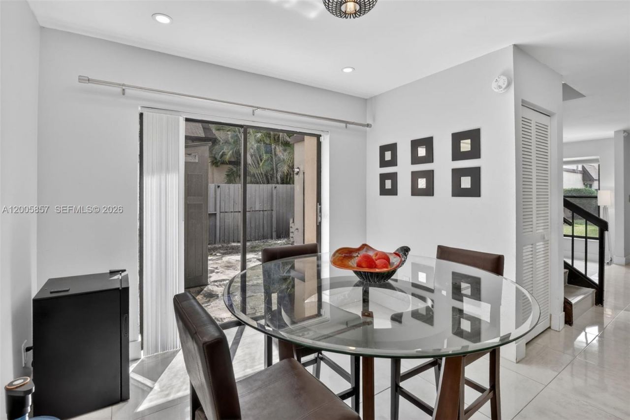 2360 Bayberry Dr, Unit 2360, Pembroke Pines, FL 33024 Photo