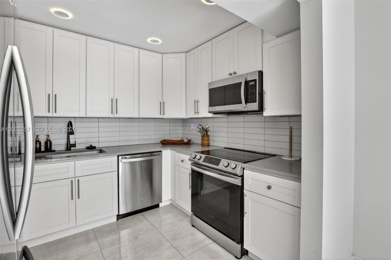 2360 Bayberry Dr, Unit 2360, Pembroke Pines, FL 33024 Photo